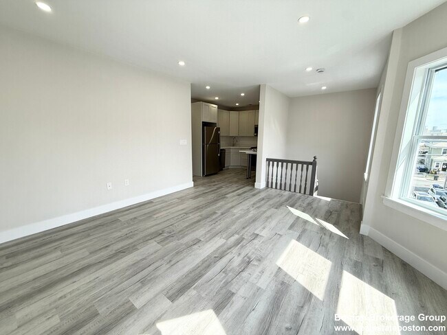 Photo - 10 Cawfield St