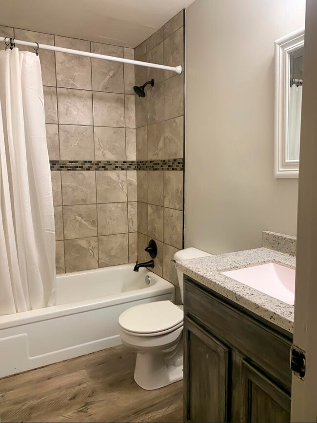 Photo - Stratford Manor Apartments