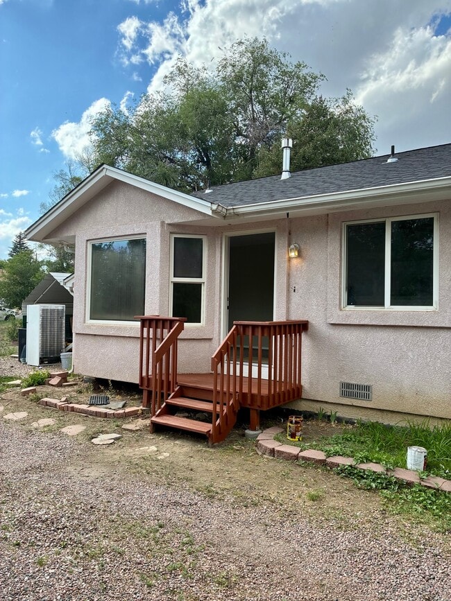 Building Photo - 1127 McArthur Ave