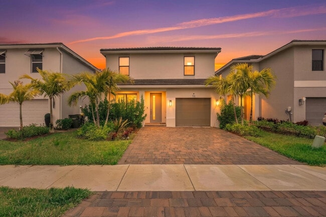 Building Photo - 713 SE 15th Ave