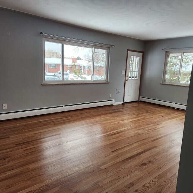 Photo - 3584 Allison St