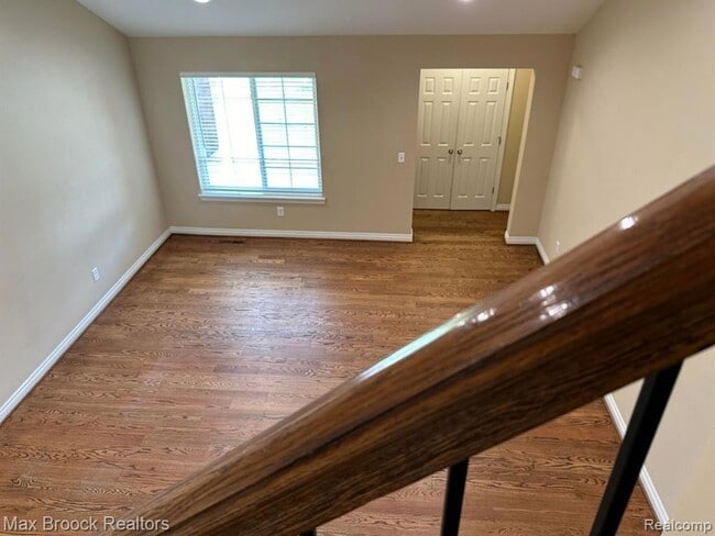 Photo - 1049 Birchwood Ave