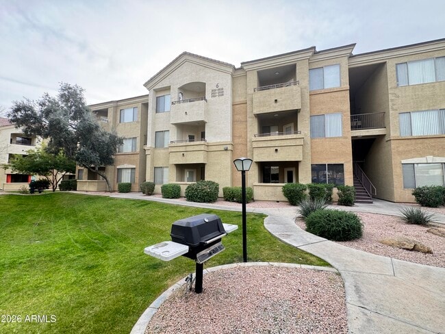 Building Photo - 18416 N Cave Creek Rd Unit Apt 2027
