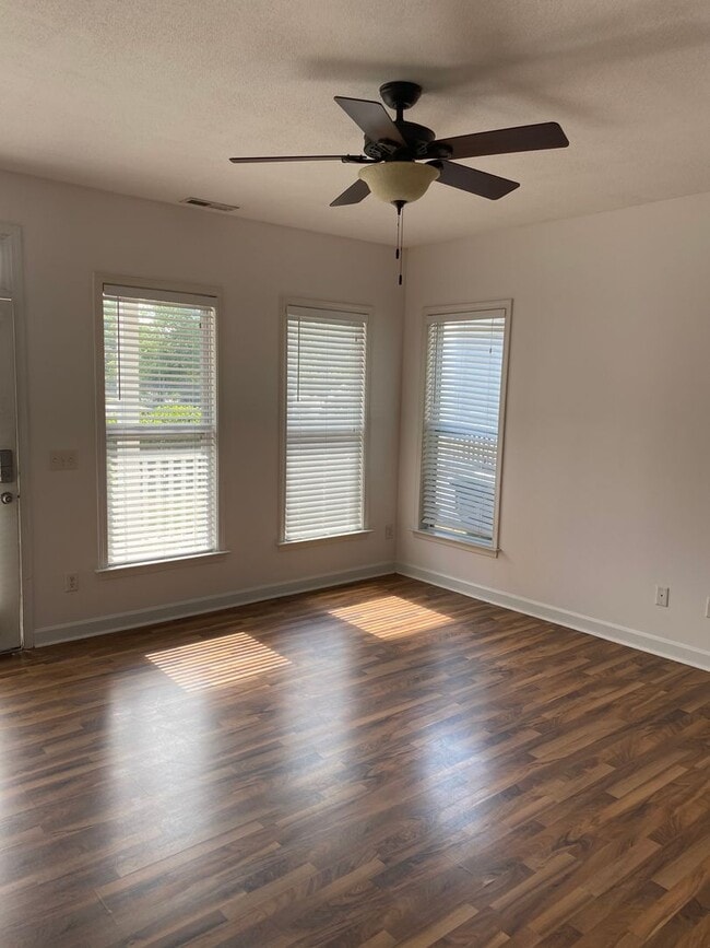 Photo - Great Downtown Location