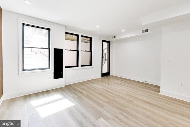 Photo - 4411 Illinois Ave NW