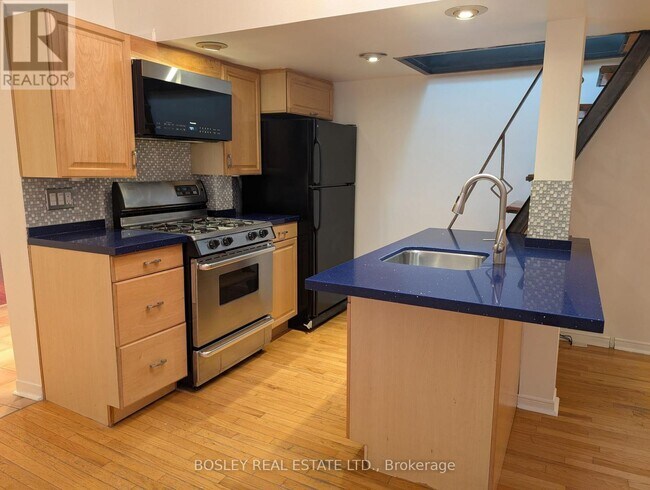 Photo - 230 Ontario St