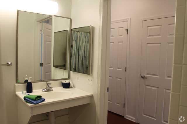 Baño - The Brownstones at Diamond Street