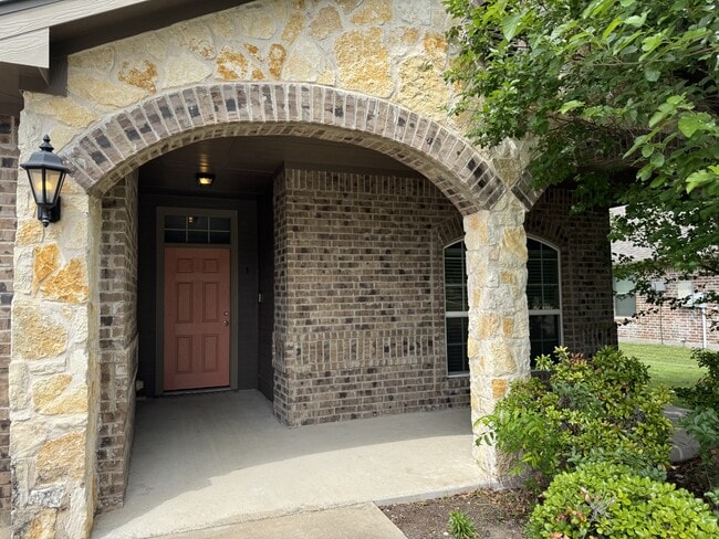 Photo - 502 Westchester Ct