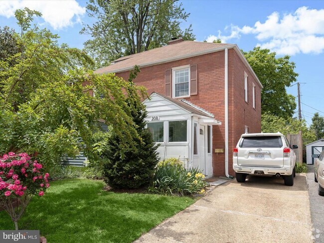 Building Photo - 208 S Veitch St Rental