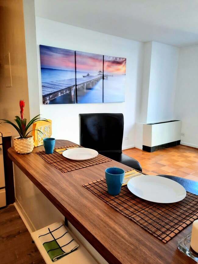 Building Photo - 1260 21st St NW Unit 808