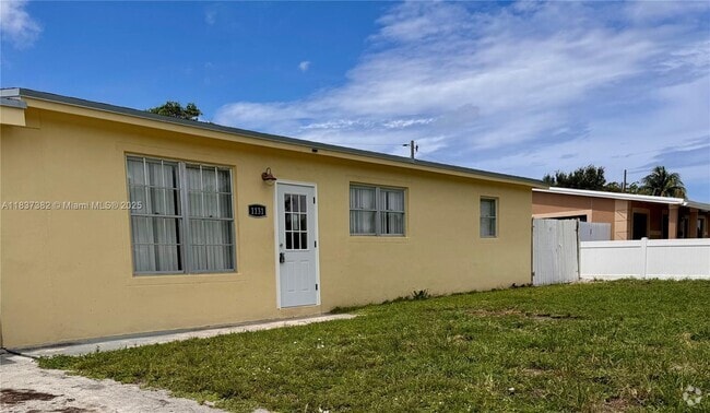 Building Photo - 1131 NE 211th Terrace Rental