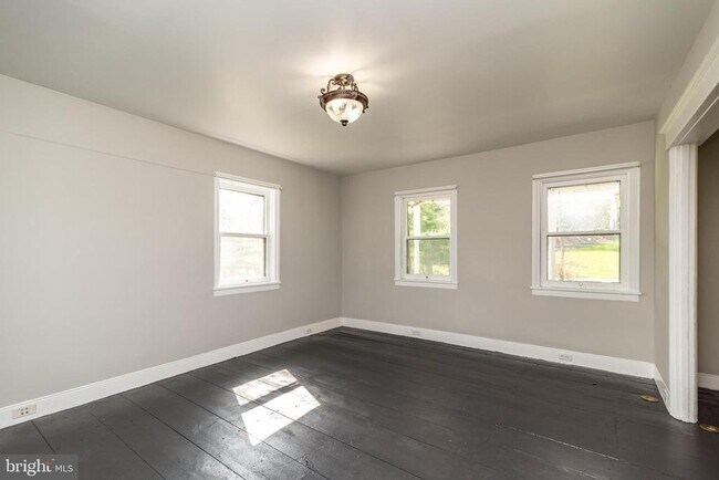 Photo - 2118 Cross Rd