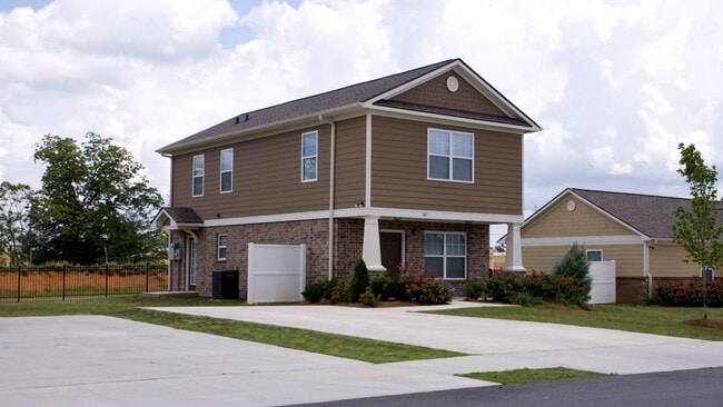 Building Photo - Washington Estates I & II