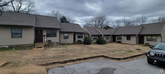 Building Photo - Quiet living in Horseshoe Bend! 1/1 Spacio... Unit Apt 17