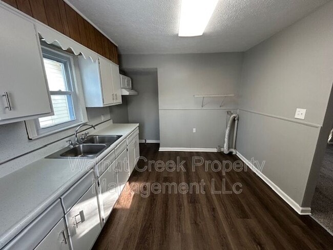 Photo - 939 W 22nd St