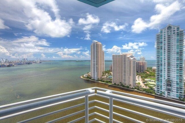 Building Photo - 335 S Biscayne Blvd Unit 2723