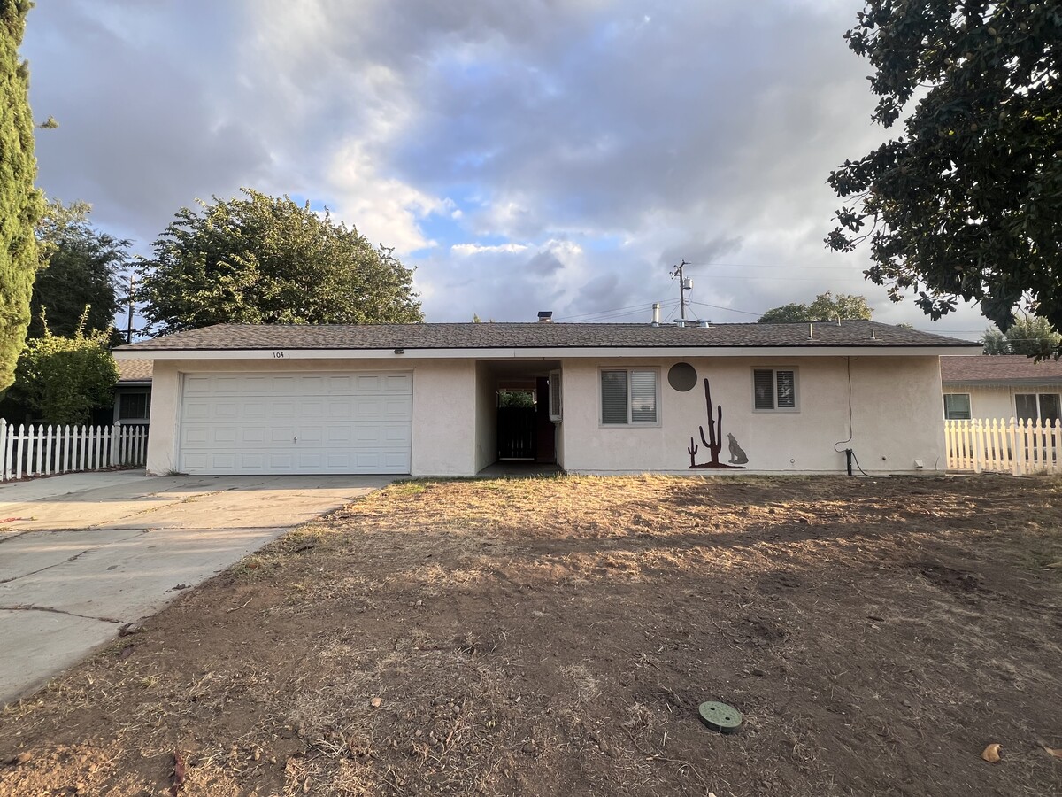 Photo - 104 White Oak Dr