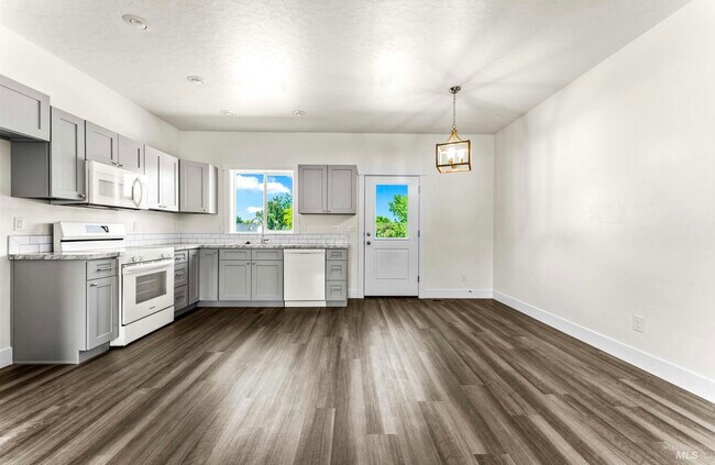 Photo - 1771 Regency Way