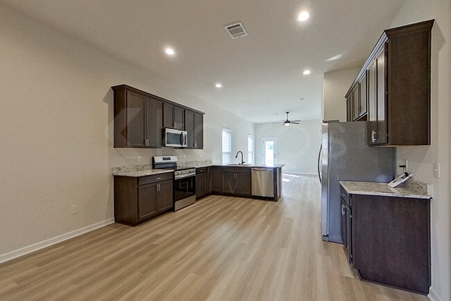 Photo - 209 Peppercorn Wy