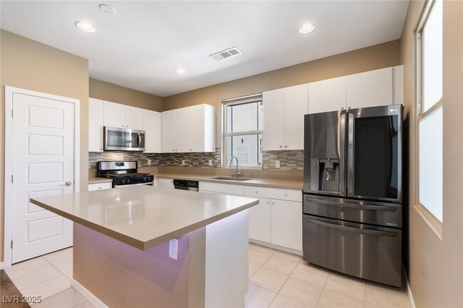 Building Photo - 11257 Rainbow Peak Ave Unit 212