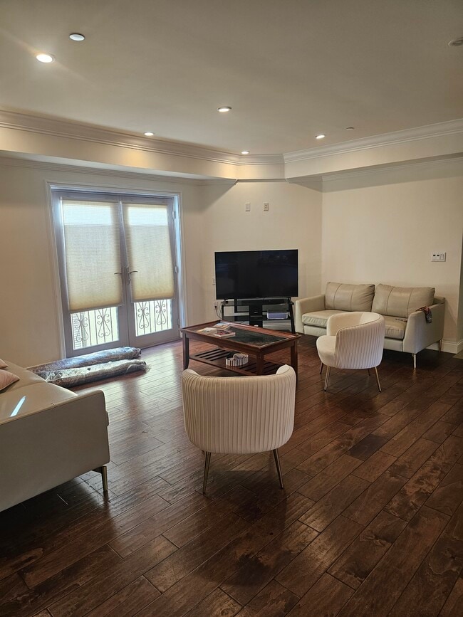 Stainless steel appliances - 927 S Wooster St Unit 2