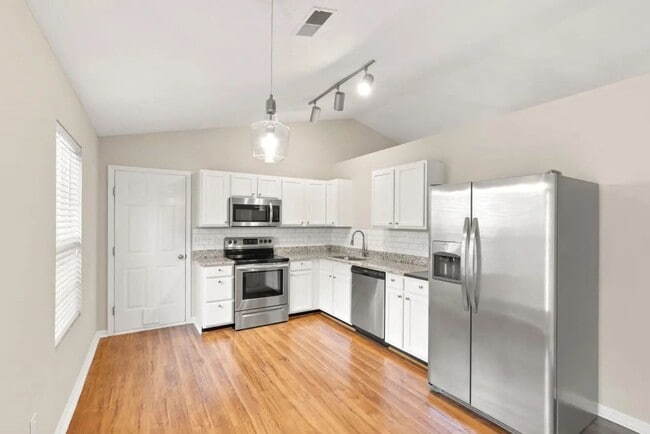 Photo - Cashel Court