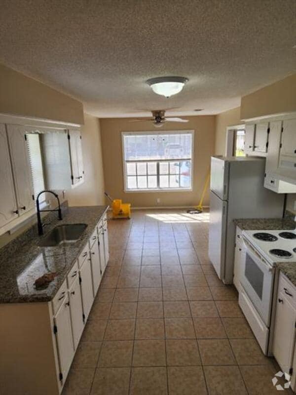 Building Photo - 42421 Deluxe Lake Dr Rental