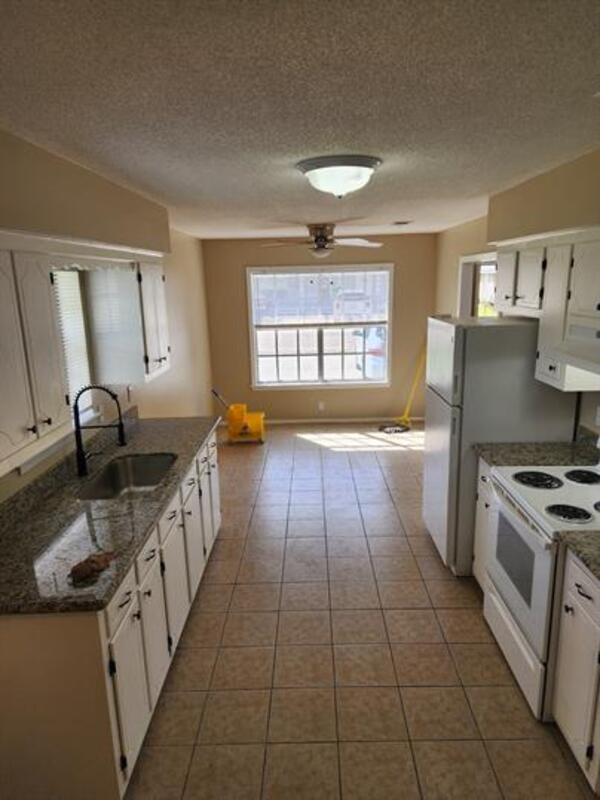 Building Photo - 42421 Deluxe Lake Dr Rental