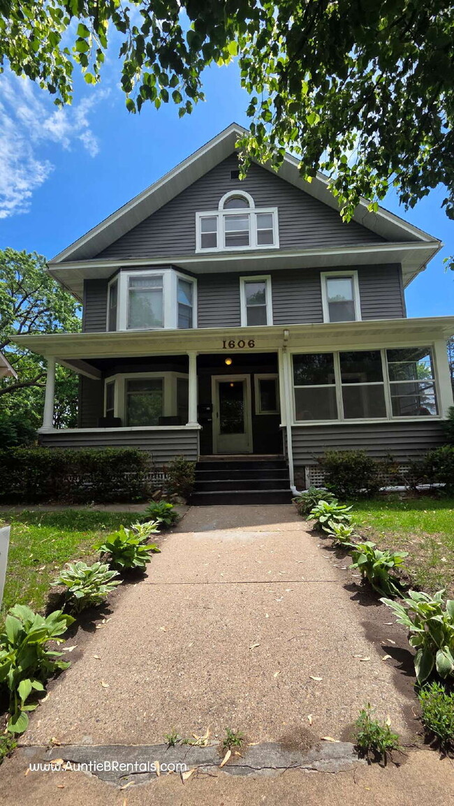 Building Photo - Spacious 4BR  in Saint Paul | 2 Full Baths - VIDEO TOUR