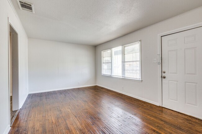 Photo - 4256 Standish Rd Unit A