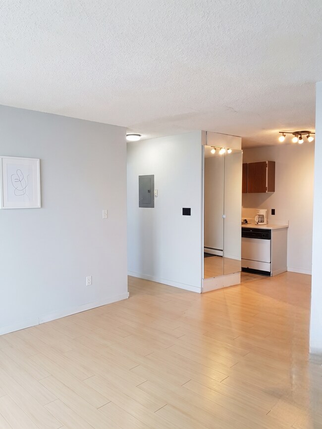 7280 Lindsay Rd Unit 1 Bedroom + Office Top Floor Apartment