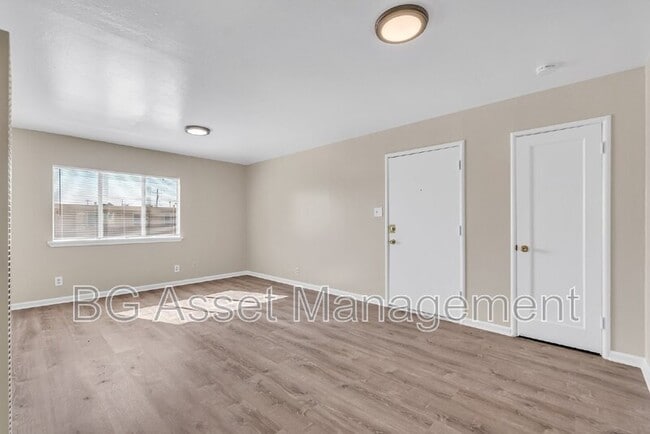 Photo - 156 Marina Way