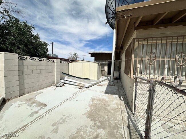 Building Photo - 2300 Pardee Pl
