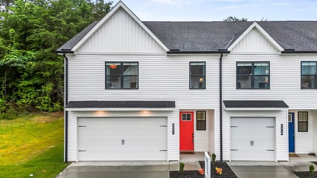 Building Photo - Stunning 3-Bed, 2.5-Bath Townhome at Bennett Village