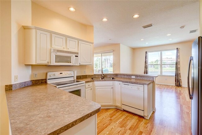 Photo - 5621 52nd Ave W