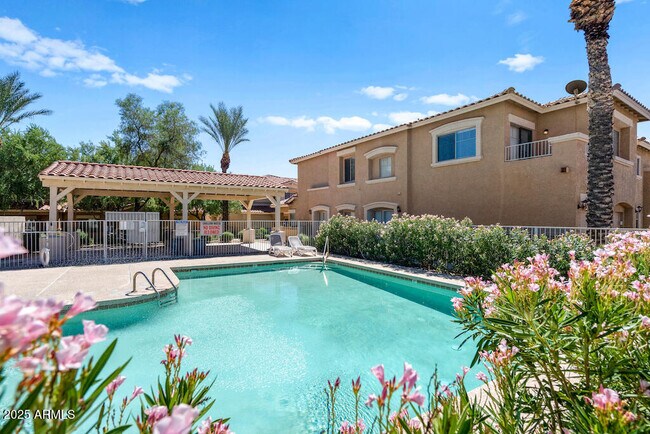 Photo - 525 N Miller Rd