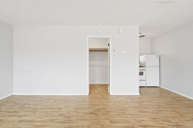 1307-1311 E. 9th St. ( 1307A, 1307B, 1307C, 1309, 1311 )