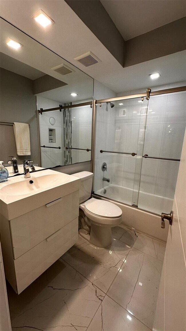 Photo - 2900 Banyan St Unit 305