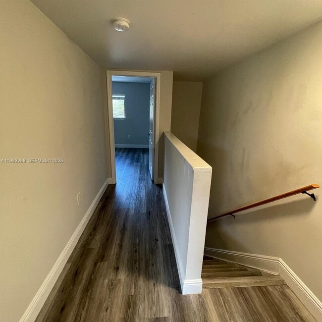 Photo - 301 Palm Cir E