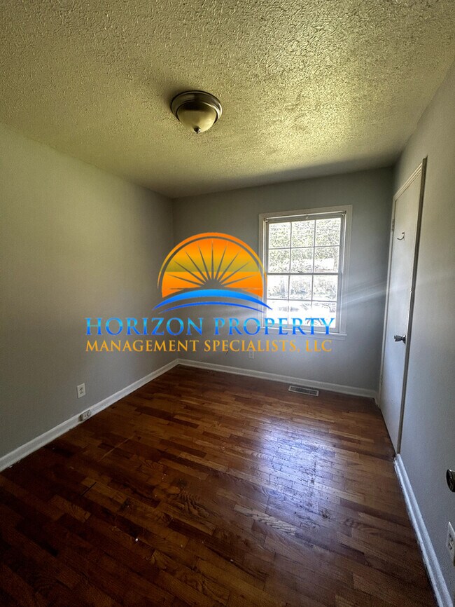 Photo - 2727 Clayton Dr NW