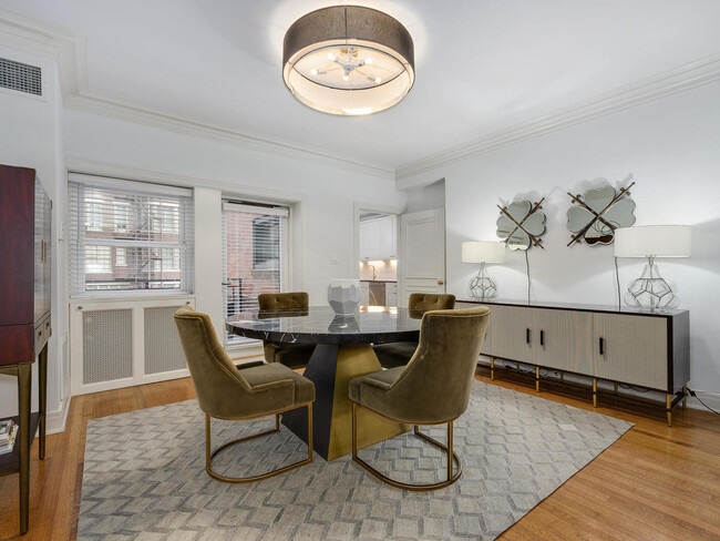 Photo - 202 E Walton Pl