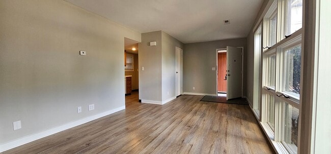 Building Photo - 3806 Briar Pl Unit 3812 Briar Place