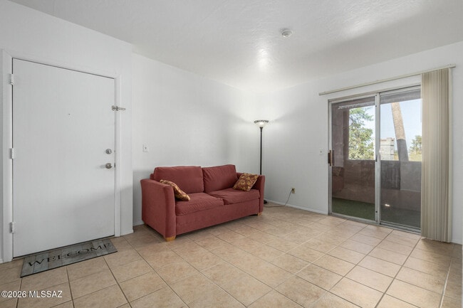 1810 E Blacklidge Dr Unit 123