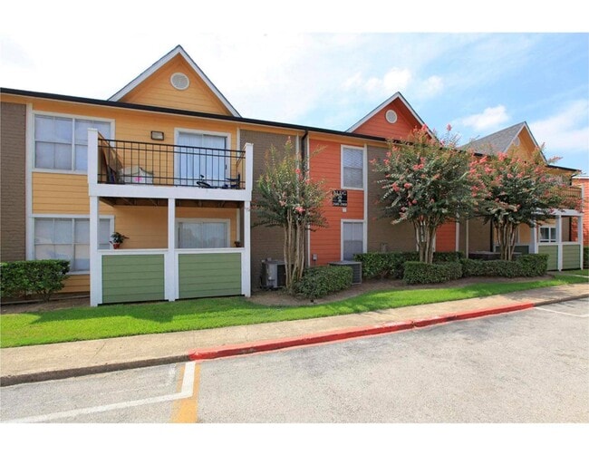 Building Photo - 2431 Cypress Creek Pkwy Unit 354
