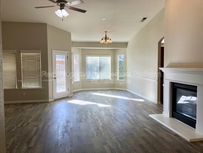 Photo - 546 Everglade Ave