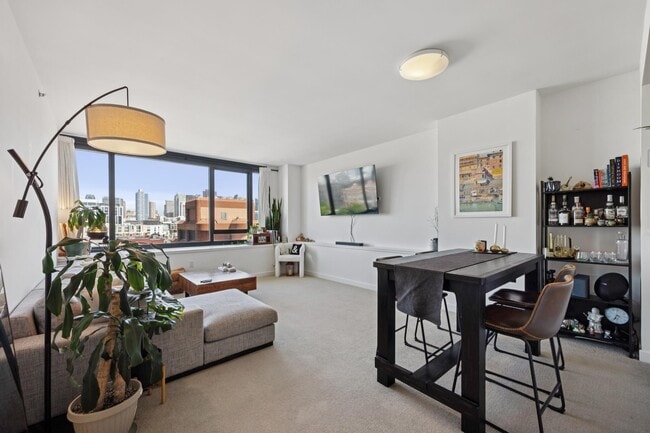 Photo - 260 King St Condo Unit 913