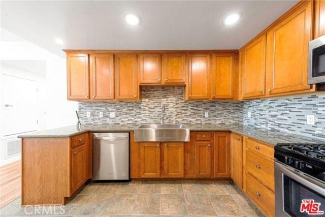 Photo - 6800 Corbin Ave Unidad 1/4