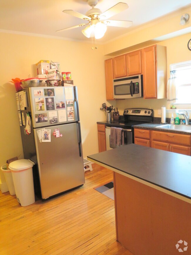 Building Photo - 11 Burnside Ave Unit 1 Rental