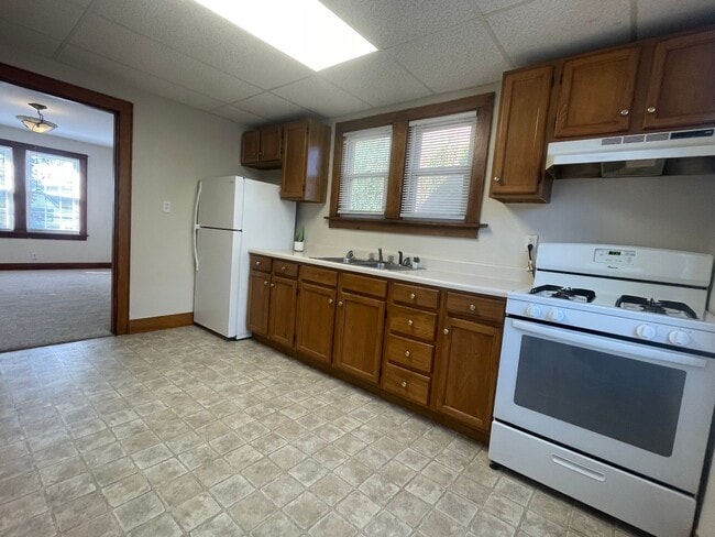 Photo - BRICK & ROLL  3 BEDROOM 1.5 BATH PARADISE ...