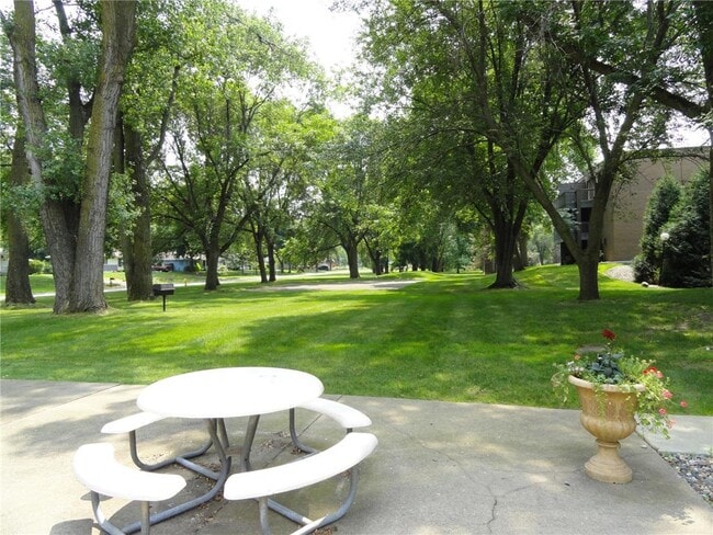 Photo - 2800 Hamline Ave N Unidad 250